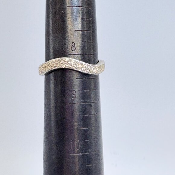 VTG Solid Sterling Silver 925 Textured Freeform Abstract Band Ring Size 8.25 - Picture 9 of 10